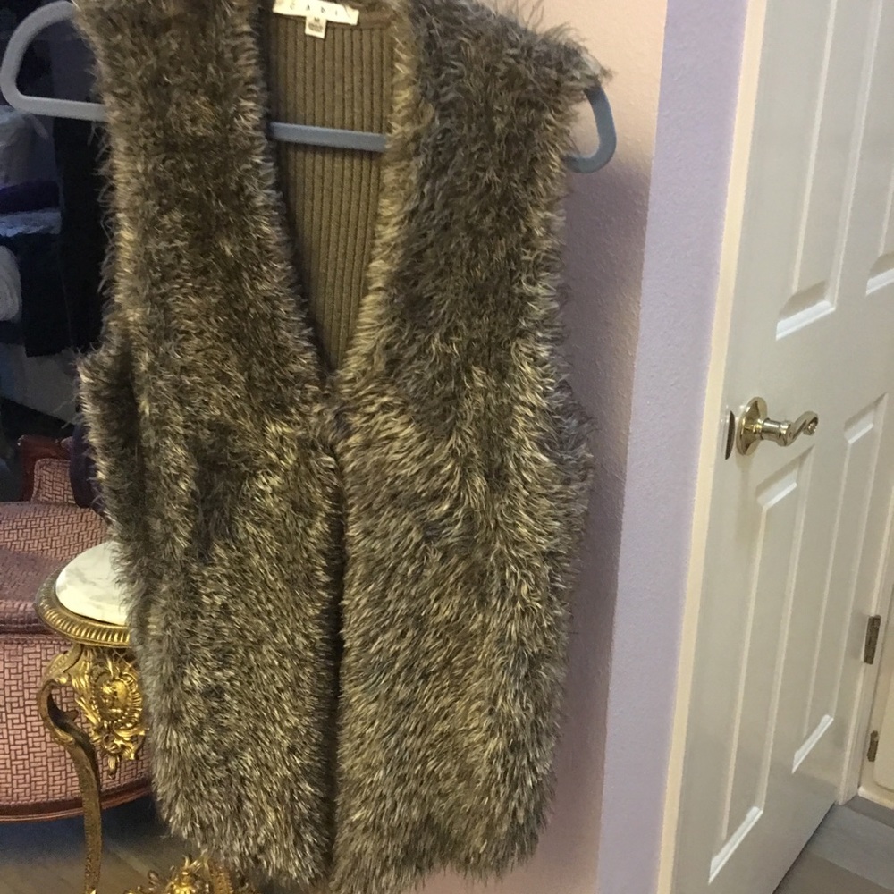 🍁CAbi Brown Faux Fur Vest Open Front Ribbed Backl